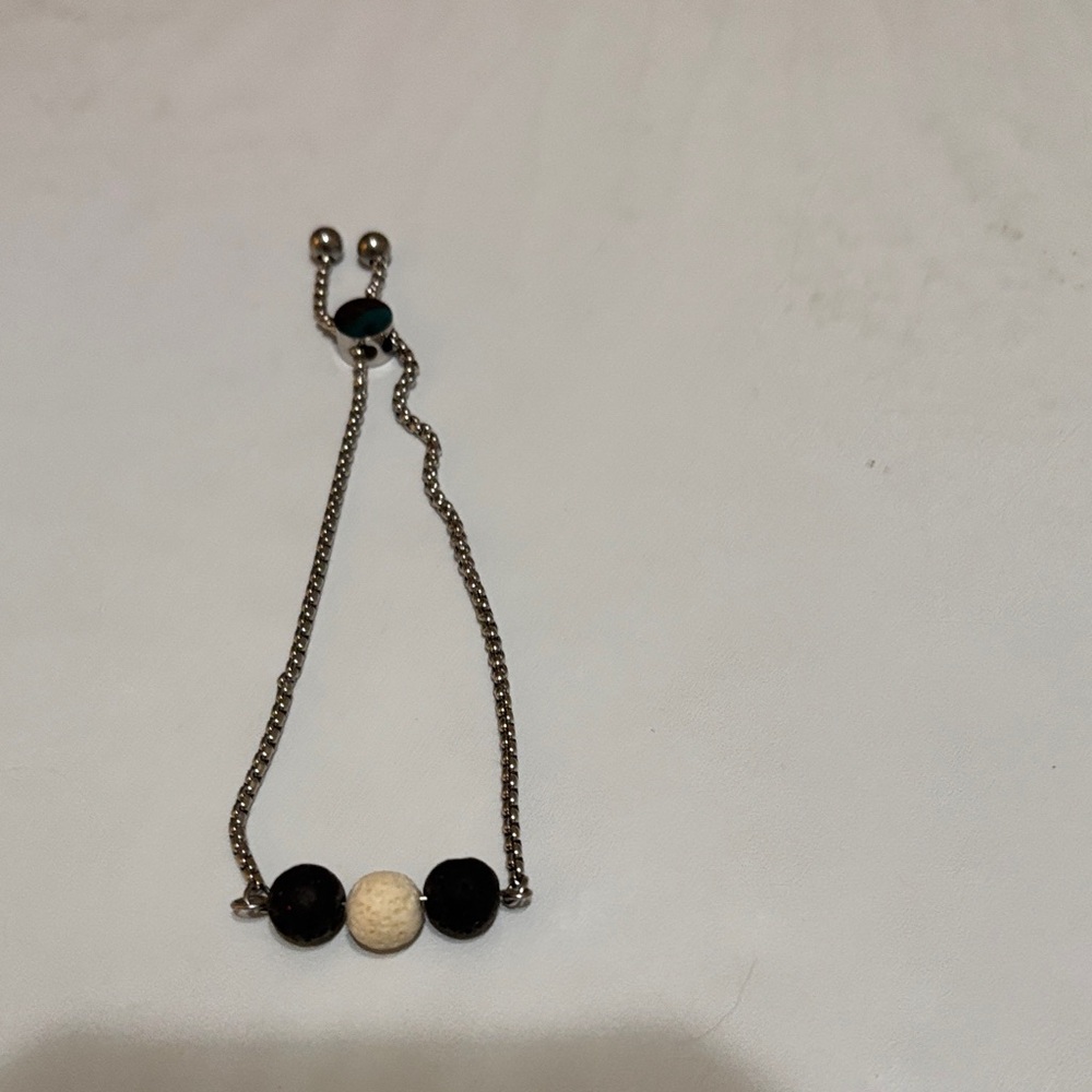 Elegant Black and Cream Beaded Bracelet